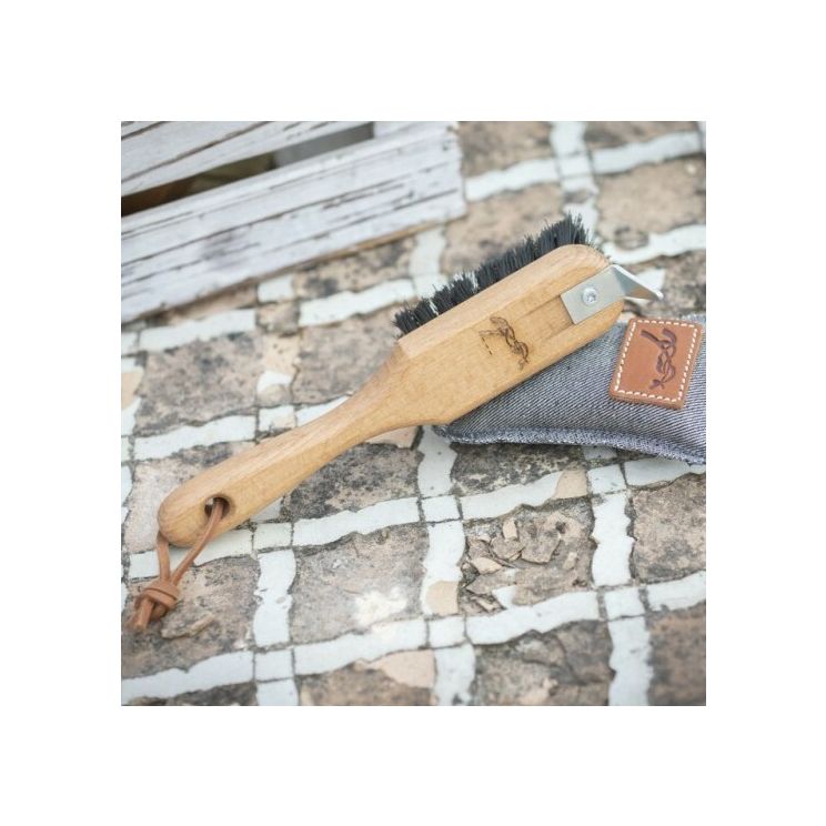 Penelope Hoof Pick-Brush 